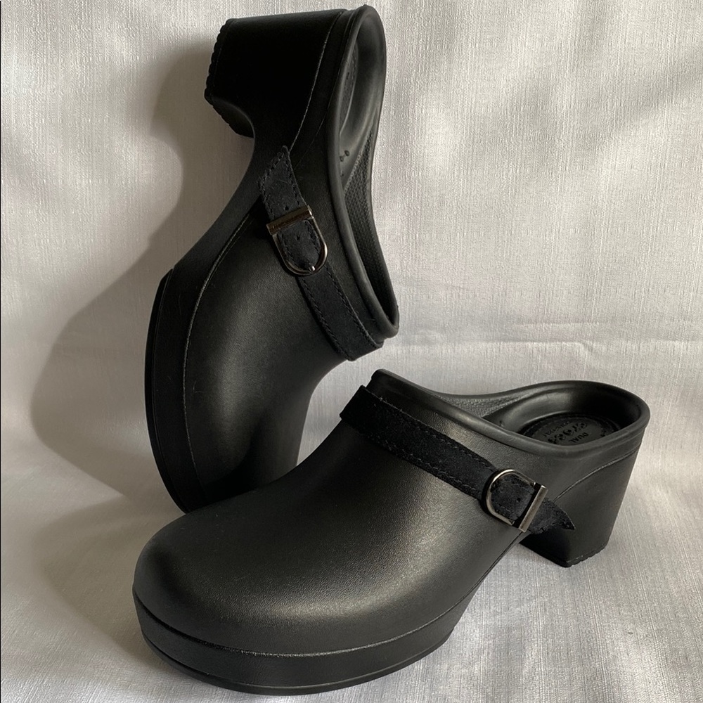 Crocs Women's Black Clogs Comfort Rain Shoes Slip On  Lightweight Platform 9